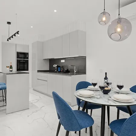 7 Luxury By Karat