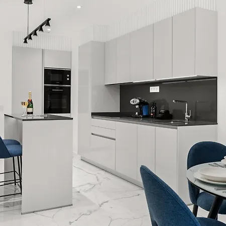 7 Luxury By Karat Apartment