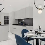 7 Luxury By Karat Apartment