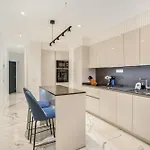 7 Luxury By Karat Apartment *